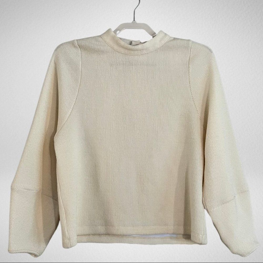 Mod Ref Cream Button Back Ribbed Top Size Small - image 1